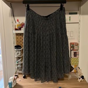 ANN TAYLOR PLEATED HOUNDSTOOTH SKIRT